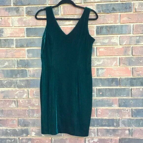 Green witchy chic velvet dress v neck midi length whimsygoth witch fairy - Picture 1 of 5
